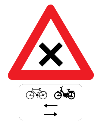 Warnung vor einer unkontrollierten Kreuzung, Achtung Radfahrer und Mofas von links und rechts.